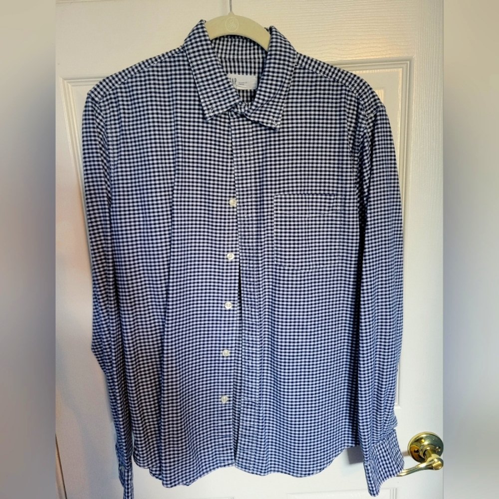 Gap Mens Long Sleeve Button down plaid shirt